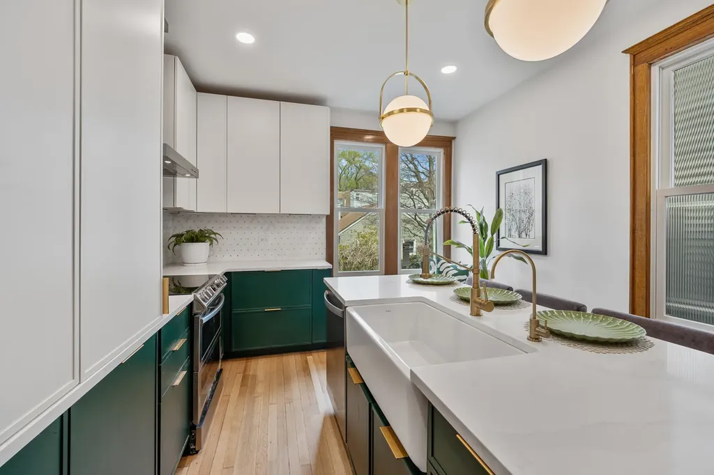 1502 West Edgewater Avenue Chicago IL 60660