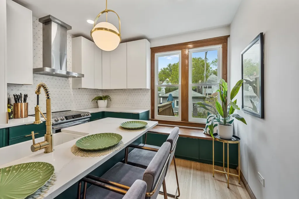 1502 West Edgewater Avenue Chicago IL 60660