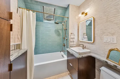 1502 West Edgewater Avenue Chicago IL 60660