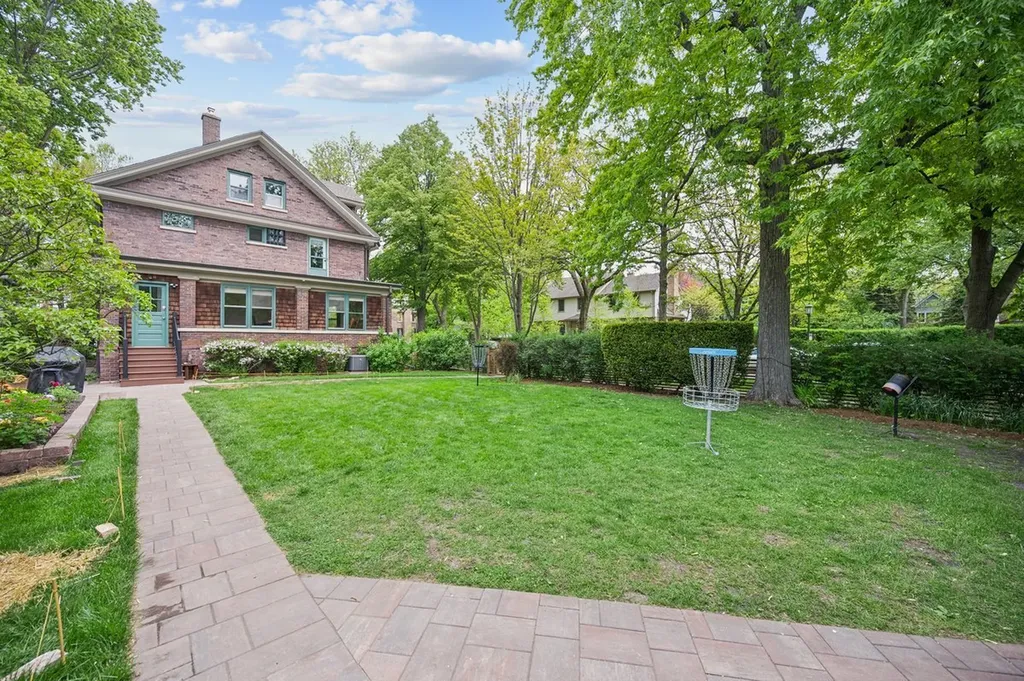 1101 Forest Avenue Wilmette IL 60091