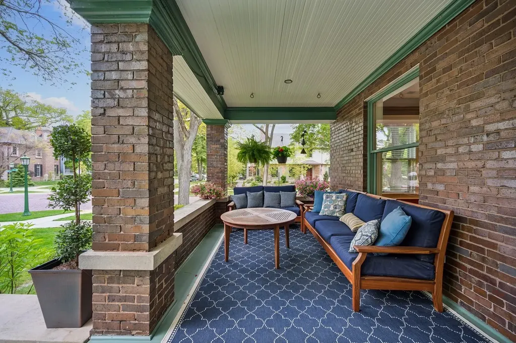 1101 Forest Avenue Wilmette IL 60091