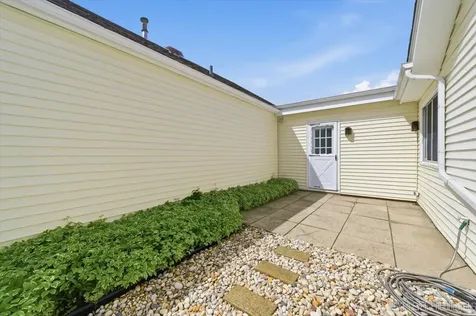 25 Garden Drive Montgomery IL 60538