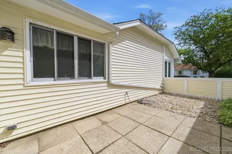25 Garden Drive Montgomery IL 60538