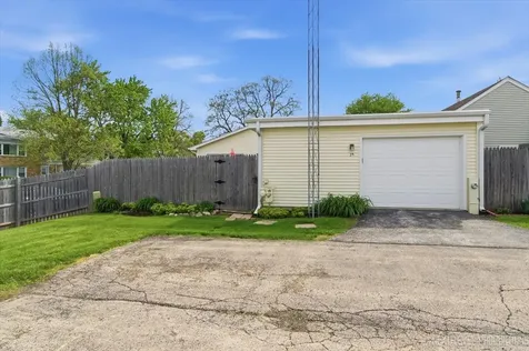 25 Garden Drive Montgomery IL 60538