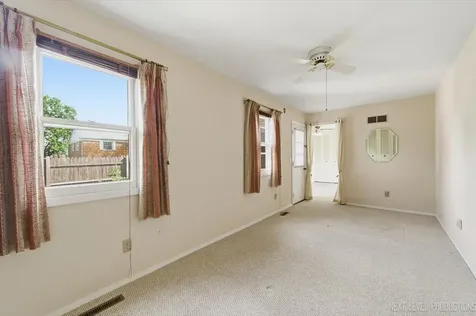 25 Garden Drive Montgomery IL 60538