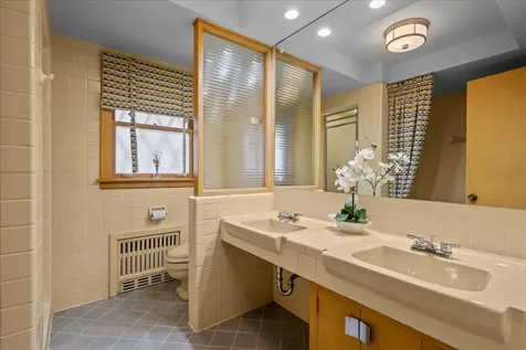 1060 Oak Knoll Drive Lake Forest IL 60045