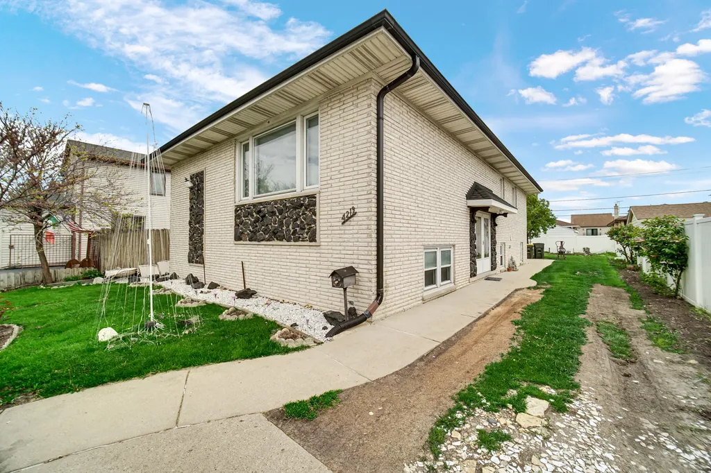 4219 Wehrman Avenue Schiller Park IL 60176