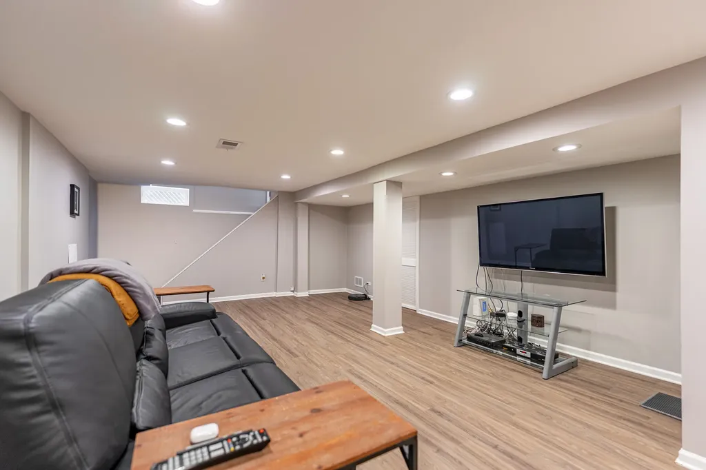 7246 North Olcott Avenue Chicago IL 60631
