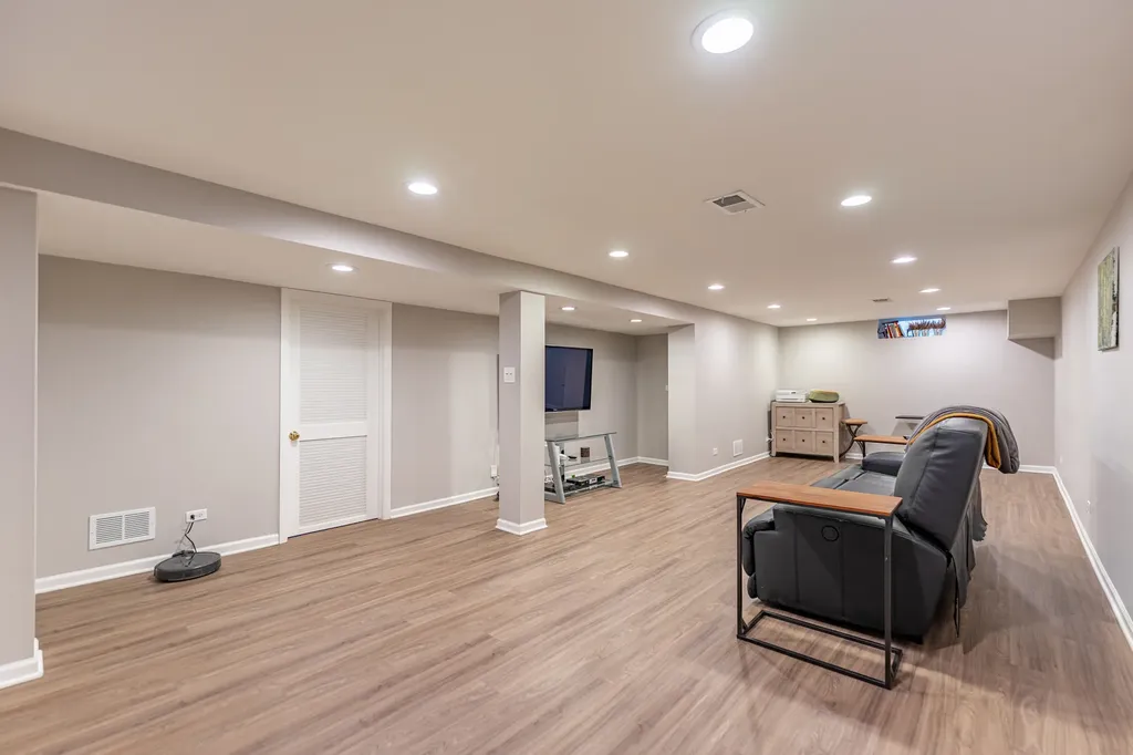 7246 North Olcott Avenue Chicago IL 60631