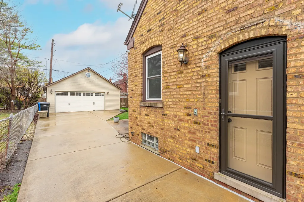 7246 North Olcott Avenue Chicago IL 60631
