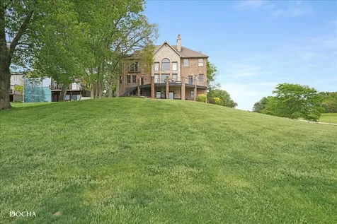 703 Glenda Court Sandwich IL 60548