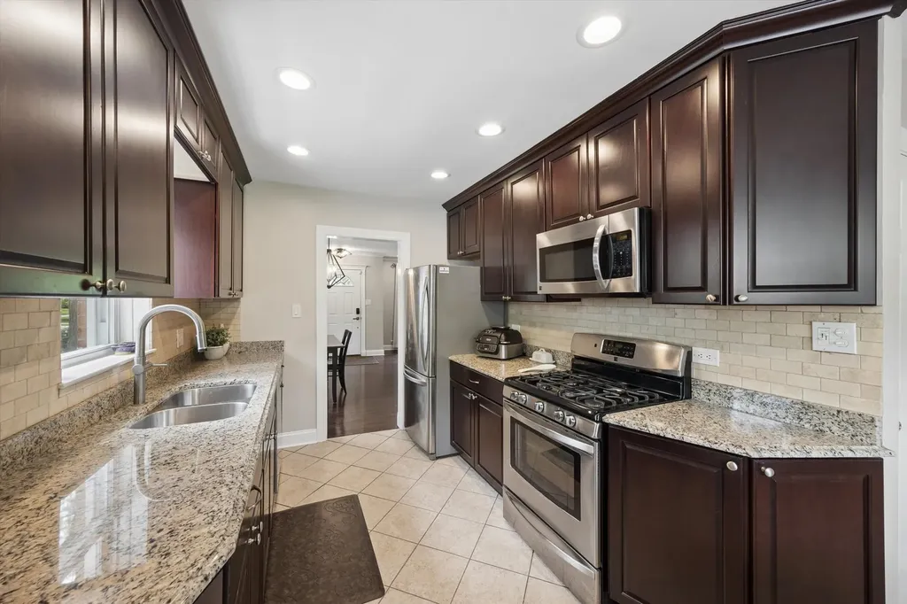 5949 Dunham Road Downers Grove IL 60516