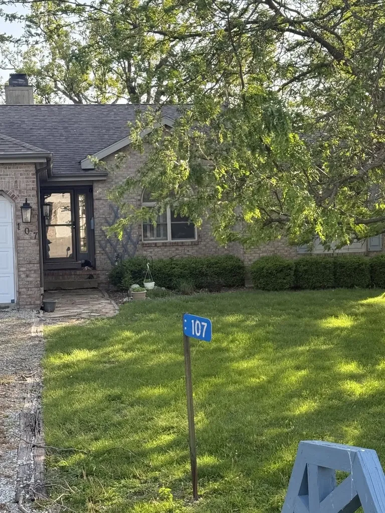 107 Comanche Trail Loda IL 60948