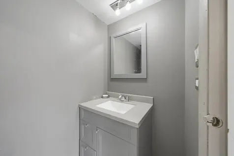 20 Ottawa Court Justice IL 60458