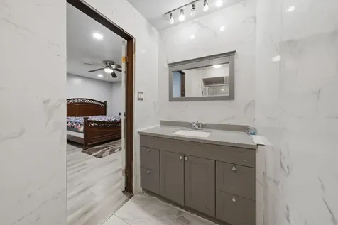 20 Ottawa Court Justice IL 60458
