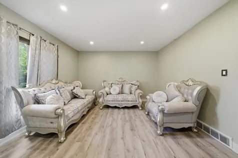 20 Ottawa Court Justice IL 60458