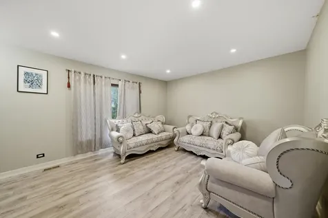 20 Ottawa Court Justice IL 60458