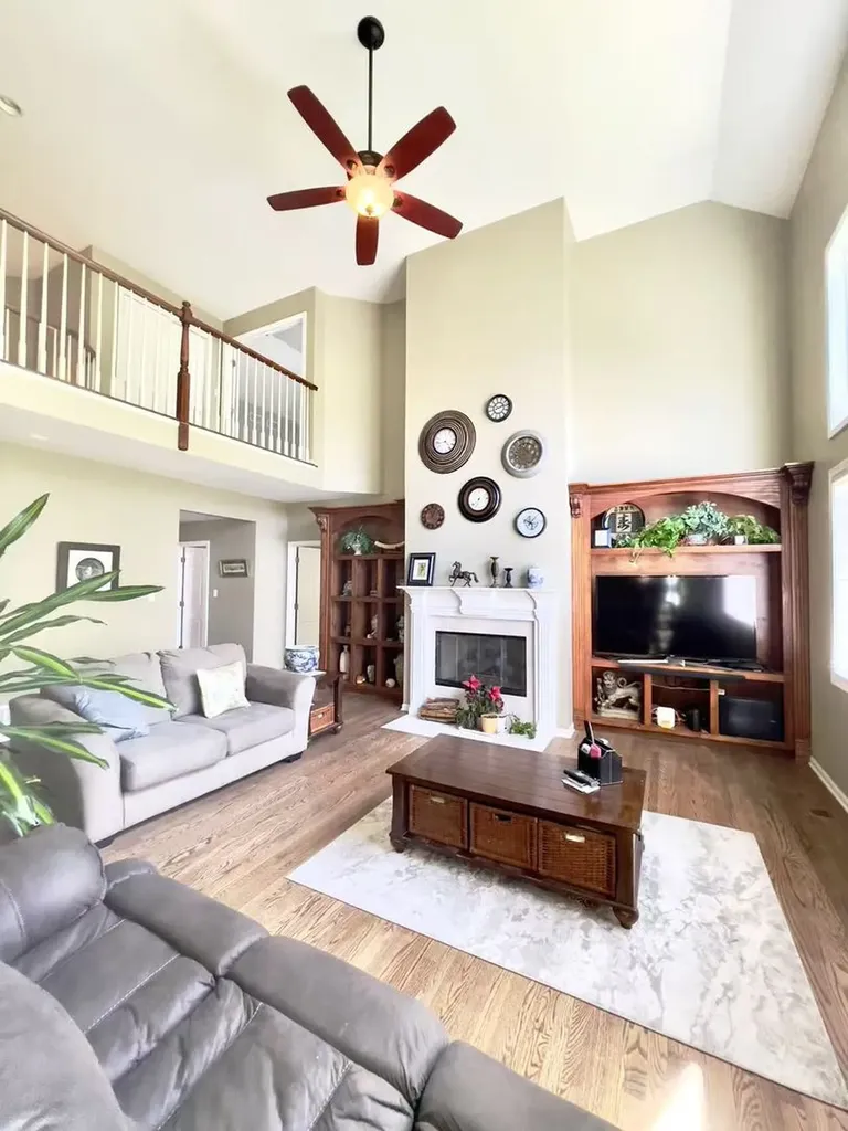 2404 Comstock Court Naperville IL 60564