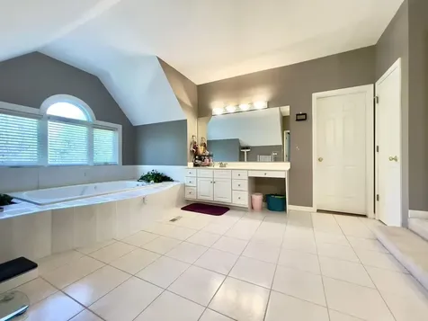 2404 Comstock Court Naperville IL 60564