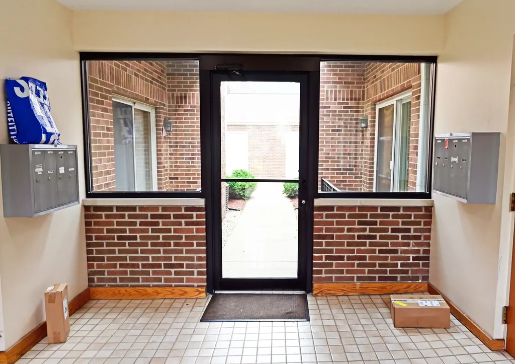 5805 West Eddy Street Chicago IL 60634
