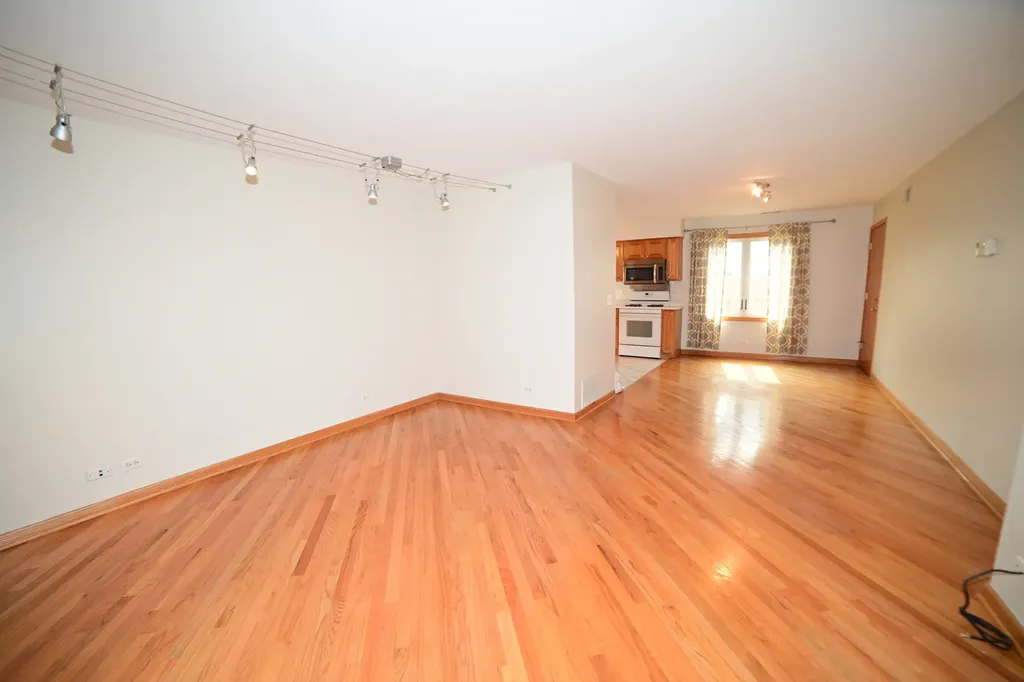 5805 West Eddy Street Chicago IL 60634