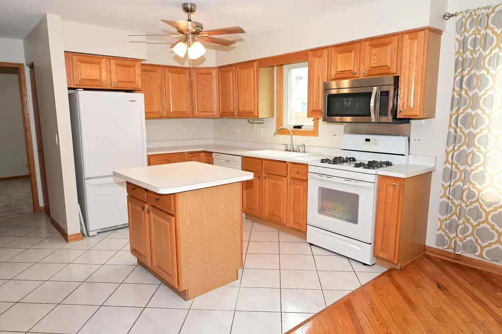 5805 West Eddy Street Chicago IL 60634