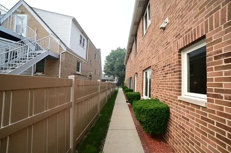5805 West Eddy Street Chicago IL 60634