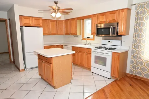 5805 West Eddy Street Chicago IL 60634