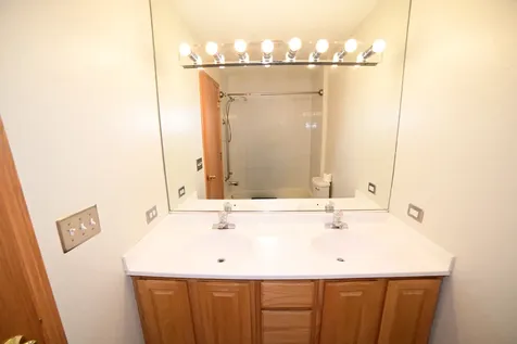 5805 West Eddy Street Chicago IL 60634