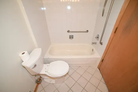 5805 West Eddy Street Chicago IL 60634