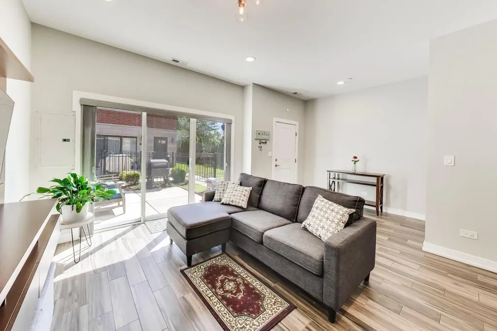 2259 West Coulter Street Chicago IL 60608