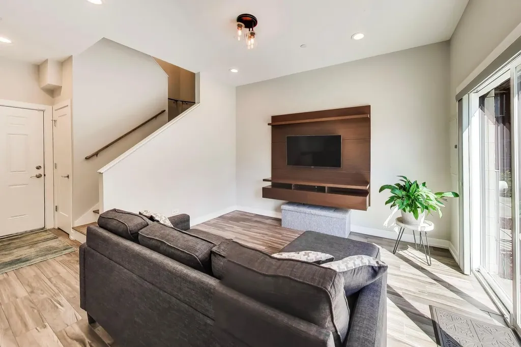 2259 West Coulter Street Chicago IL 60608
