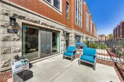 2259 West Coulter Street Chicago IL 60608