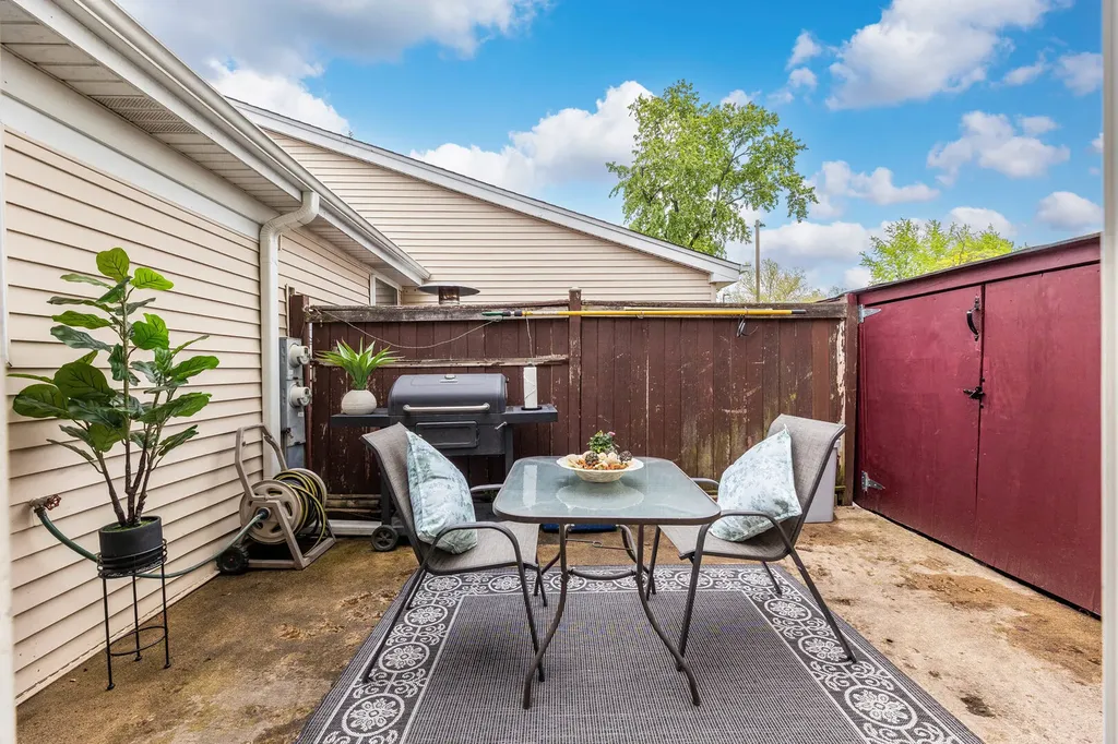 5I Fernwood Drive Bolingbrook IL 60440