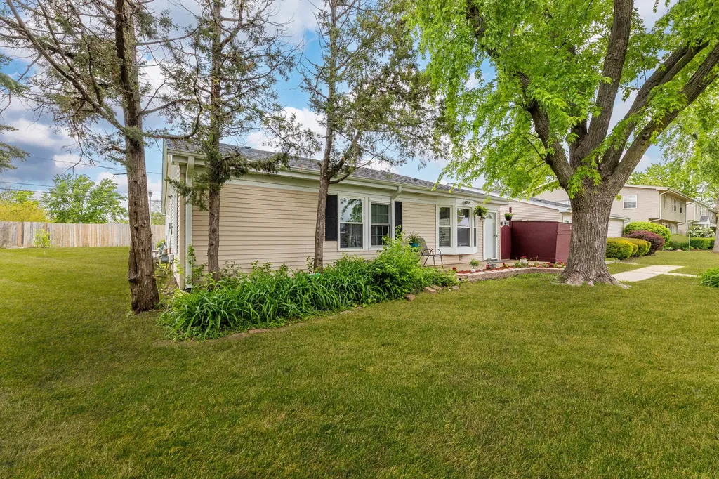 5I Fernwood Drive Bolingbrook IL 60440