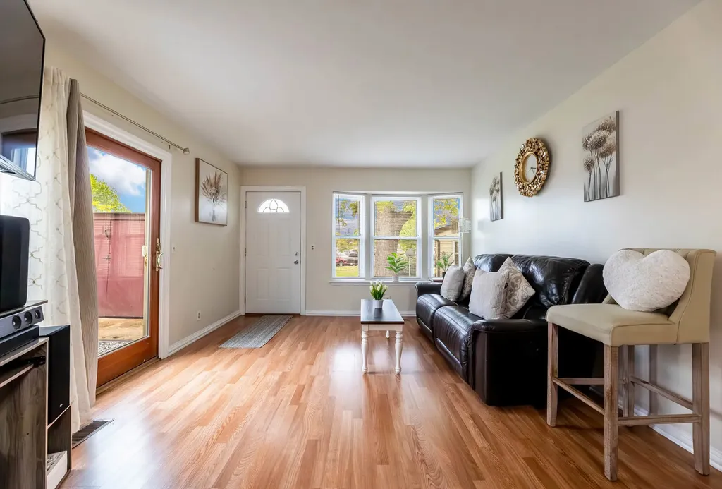 5I Fernwood Drive Bolingbrook IL 60440