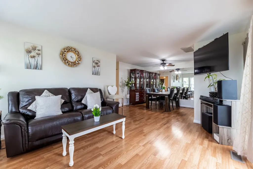 5I Fernwood Drive Bolingbrook IL 60440