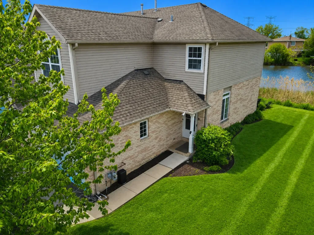 698 North Western Lane Addison IL 60101