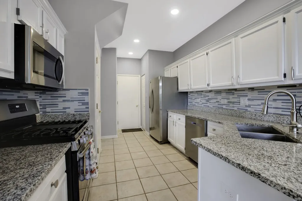 698 North Western Lane Addison IL 60101