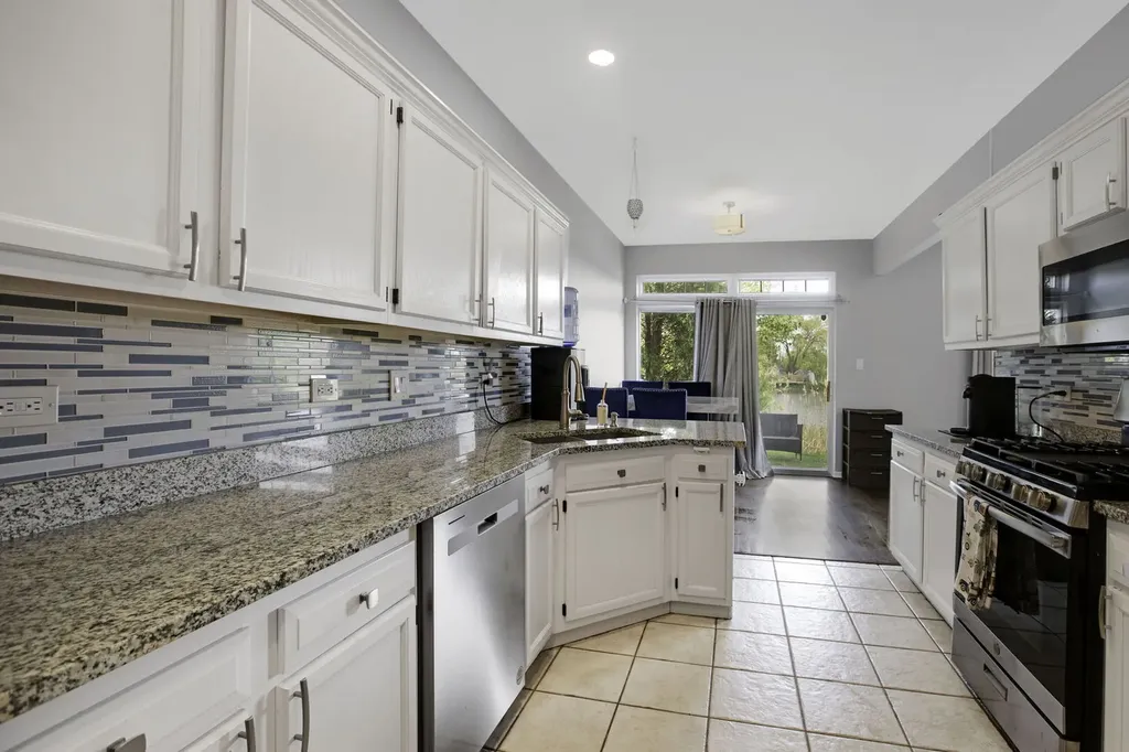 698 North Western Lane Addison IL 60101