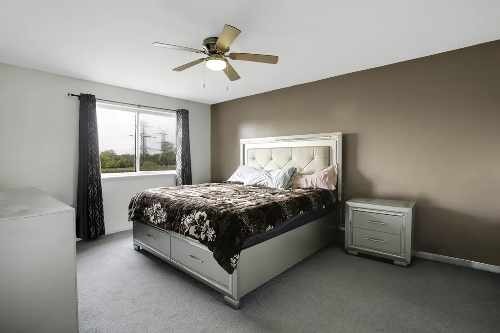 698 North Western Lane Addison IL 60101
