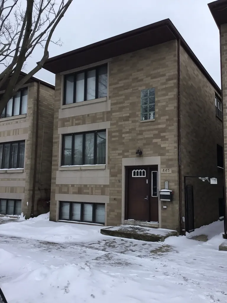 445 West 37th Street Chicago IL 60609