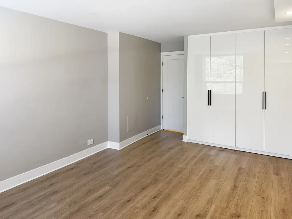 1355 North Sandburg Terrace Chicago IL 60610