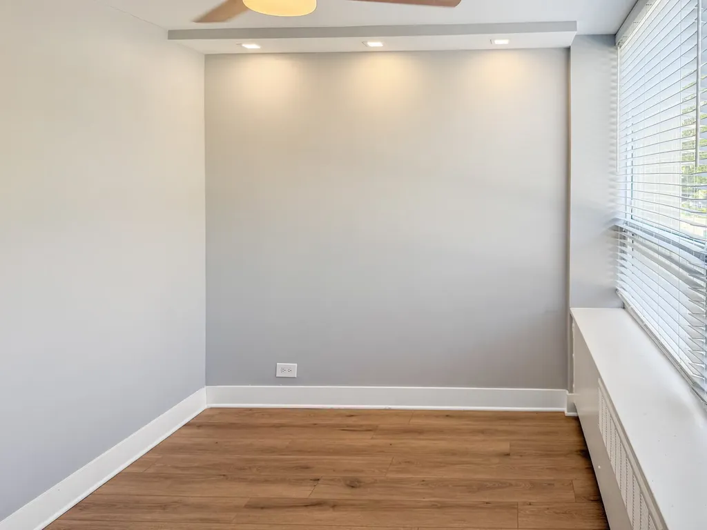 1355 North Sandburg Terrace Chicago IL 60610