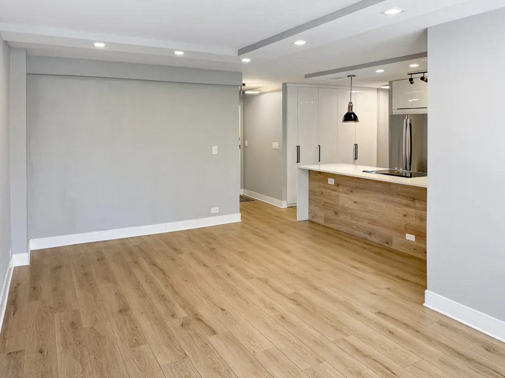 1355 North Sandburg Terrace Chicago IL 60610