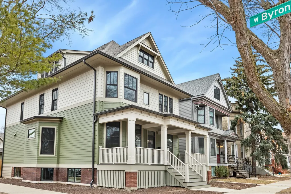 3902 North Hamilton Avenue Chicago IL 60618