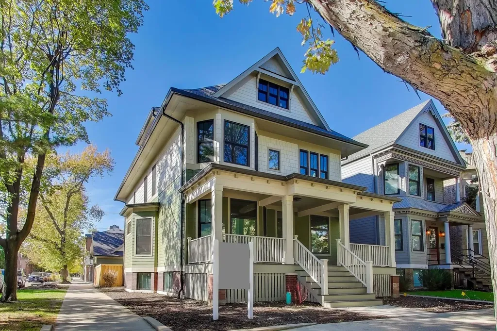 3902 North Hamilton Avenue Chicago IL 60618