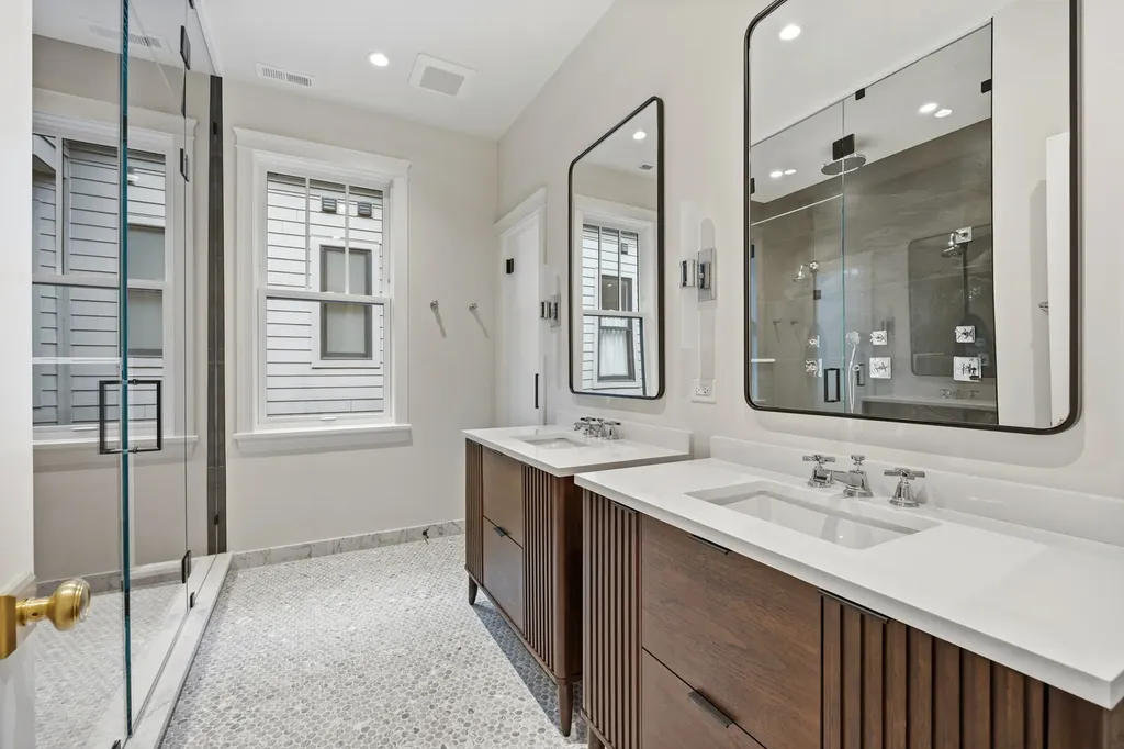 3902 North Hamilton Avenue Chicago IL 60618