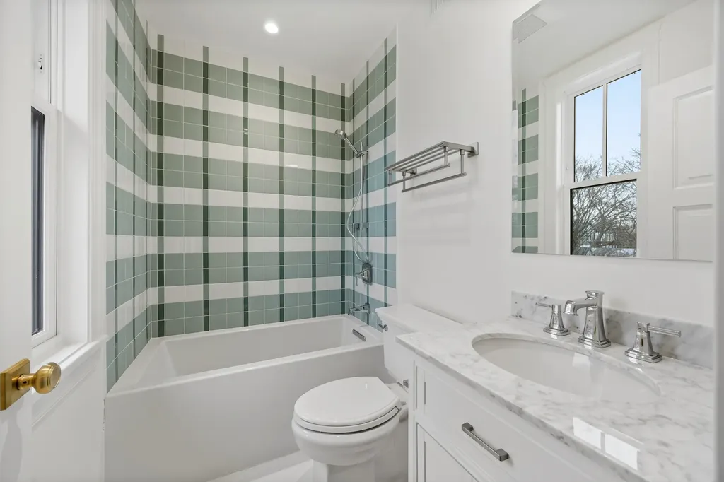 3902 North Hamilton Avenue Chicago IL 60618