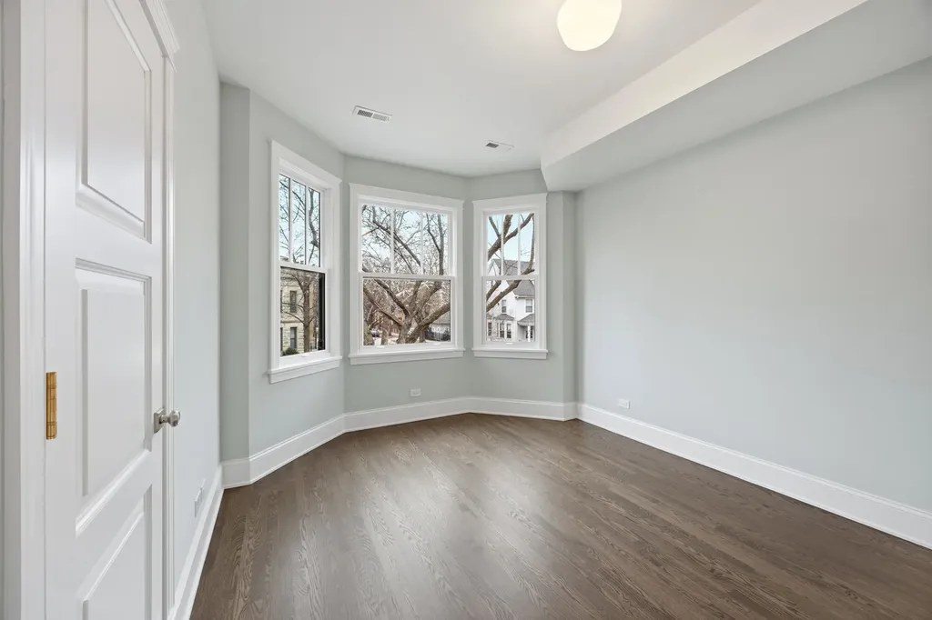 3902 North Hamilton Avenue Chicago IL 60618